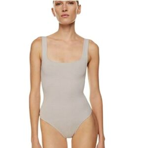 Aritzia Babaton Countour Bodysuit- S